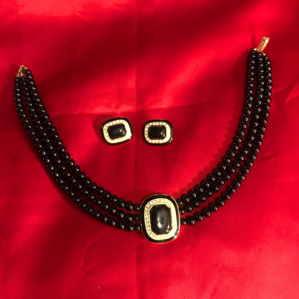 Black and Gold earring and necklace set.